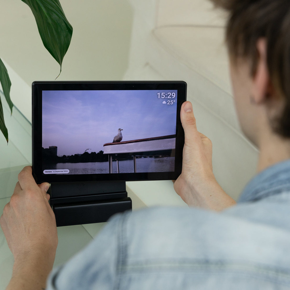 Smarter Bilderrahmen | 10" Diagonale | Wifi | App Steuerung | Modell 106 Portable